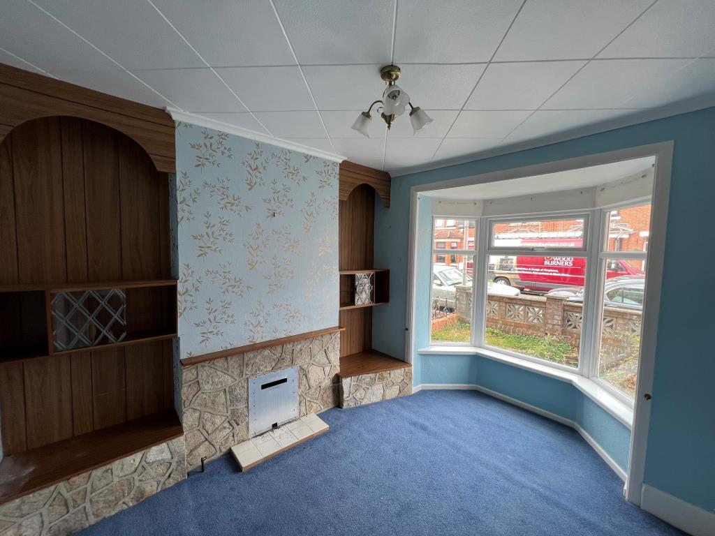 Lot: 48 - FREEHOLD TOWN CENTRE HOUSE FOR IMPROVEMENT -